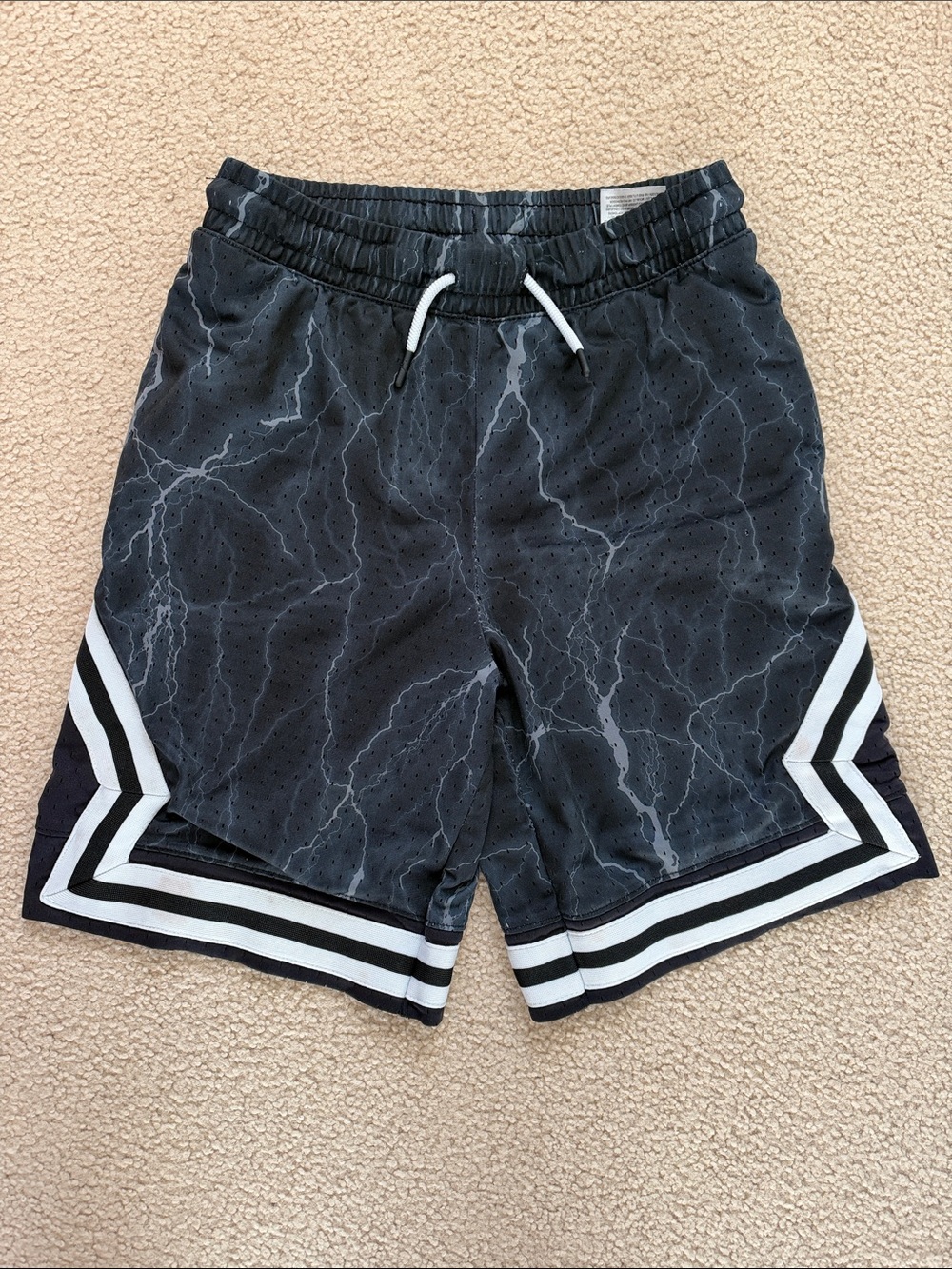 Boy’s Jordan Diamond Printed Shorts - L
